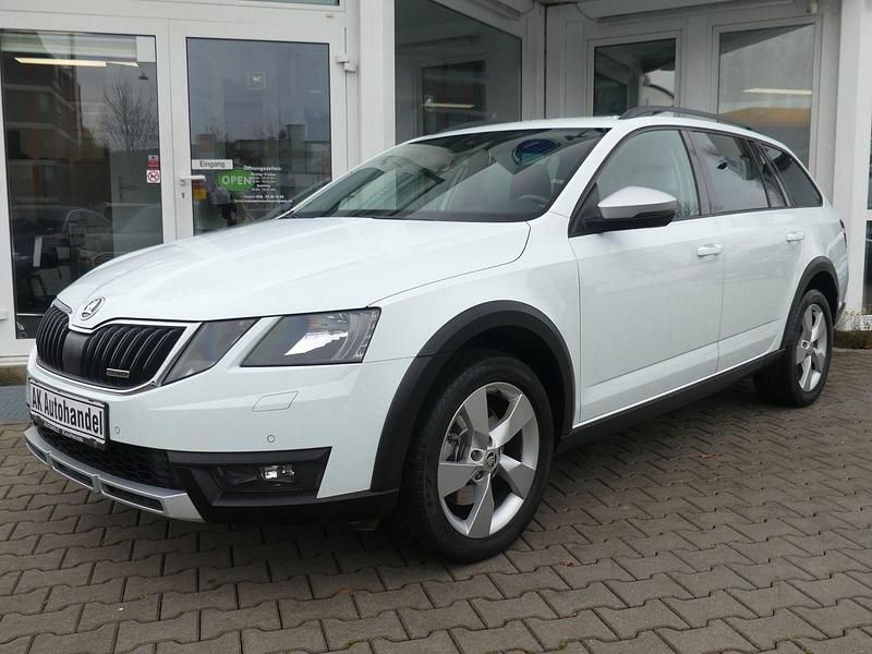 Weiß Gebraucht 2019 Skoda Octavia Scout Scout 4x4 Kombi | 17.790 € (Guter Preis) - Bild 1/4