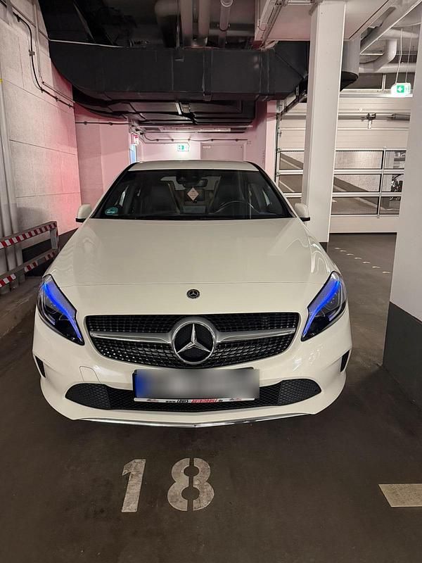 Gebraucht Mercedes A200 136 PS (100 kW) 2017 Weiß Kleinwagen