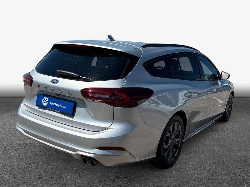 Używany Ford Focus ST-Line X 155 KM (114 kW) 2025 Srebrny Sedan/Limuzyna