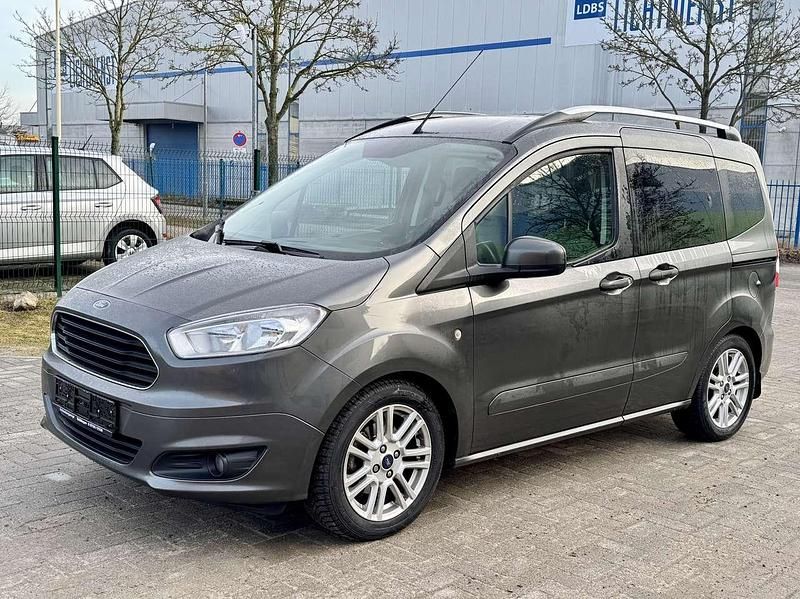 Gebraucht Ford Tourneo Courier Titanium 101 PS (74 kW) 2017 Magneticgrau (metallic) Van / Kleinbus