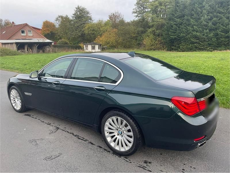 Gebraucht BMW 740 306 PS (225 kW) 2012 Grün Limousine