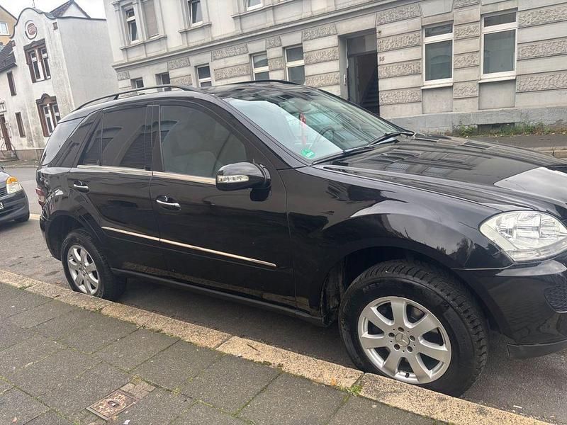Gebraucht Mercedes ML350 272 PS (200 kW) 2007 Schwarz SUV