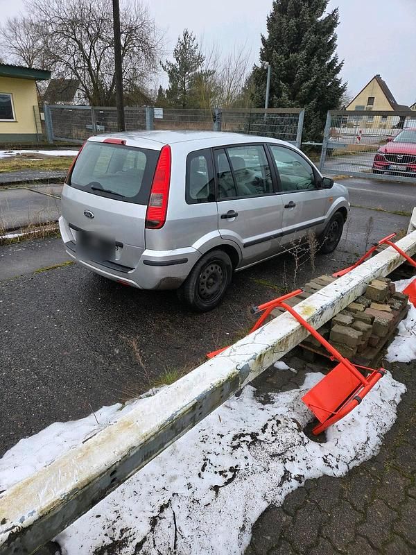 Gebraucht Ford Fusion 70 PS (51 kW) 2003 Silber Kleinwagen