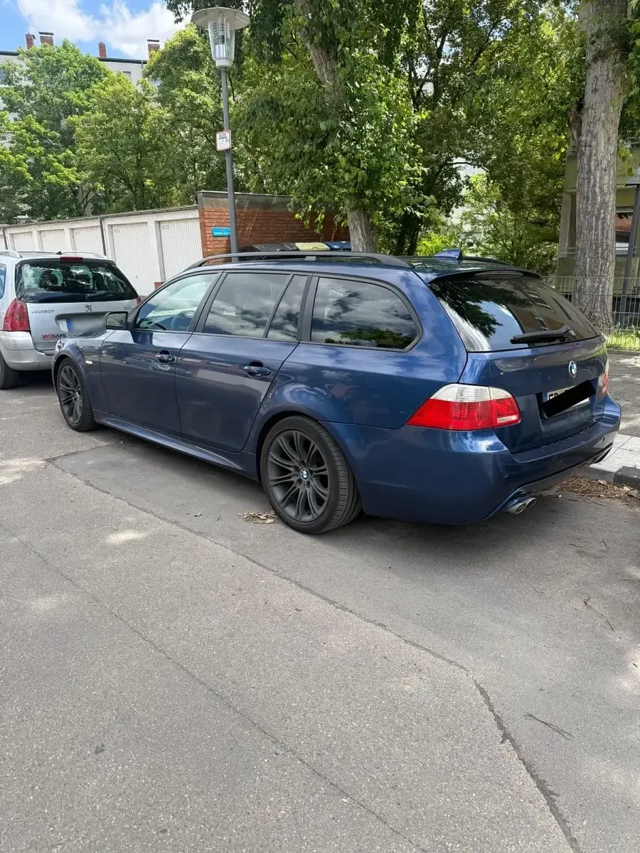 Gebraucht BMW 525 M Sport 177 PS (130 kW) 2007 Blau Kombi