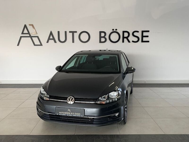 Grau Gebraucht 2017 VW Golf VII Comfortline Limousine | 12.990 € (Guter Preis) - Bild 1/4