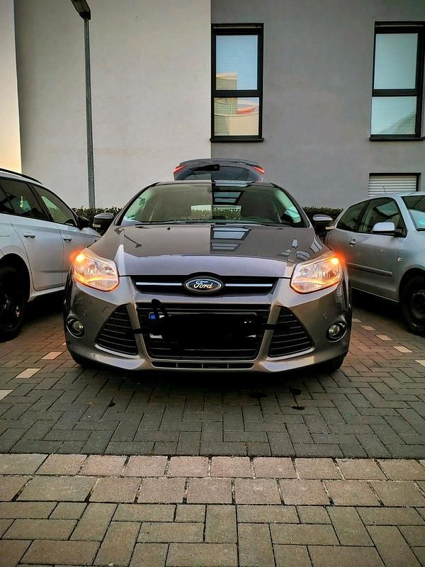 Gebraucht Ford Focus 99 PS (72 kW) 2014 Silber Kombi