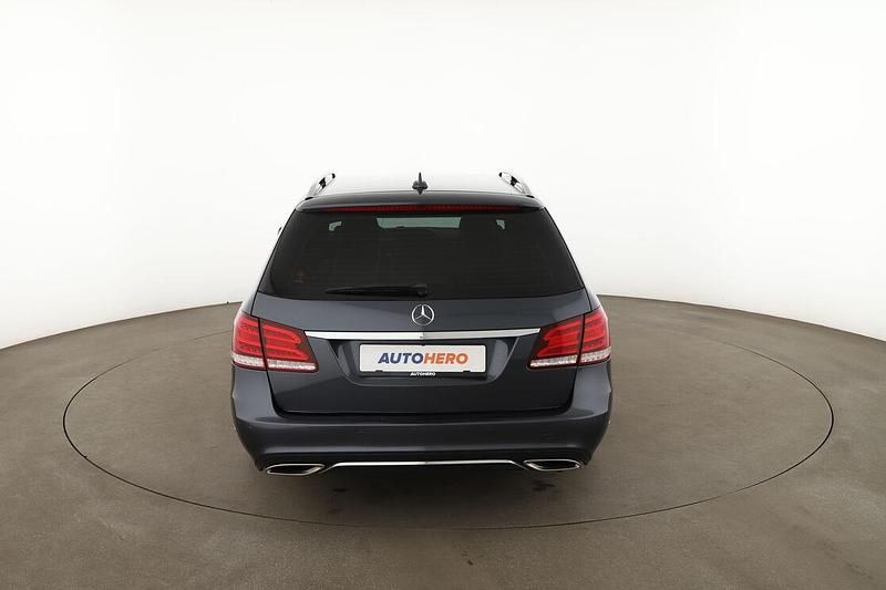 Gebraucht Mercedes E220 Avantgarde 170 PS (125 kW) 2016 Grau Kombi