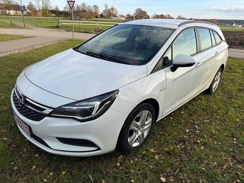 Weiß Gebraucht 2016 Opel Astra Kombi | 7.299 € (Fairer Preis) - Bild 1/4