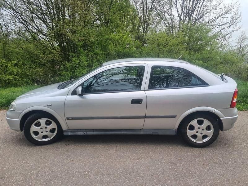 Second-hand Opel Astra 75 CP (55 kW) 1999 Argintiu Berlinǎ