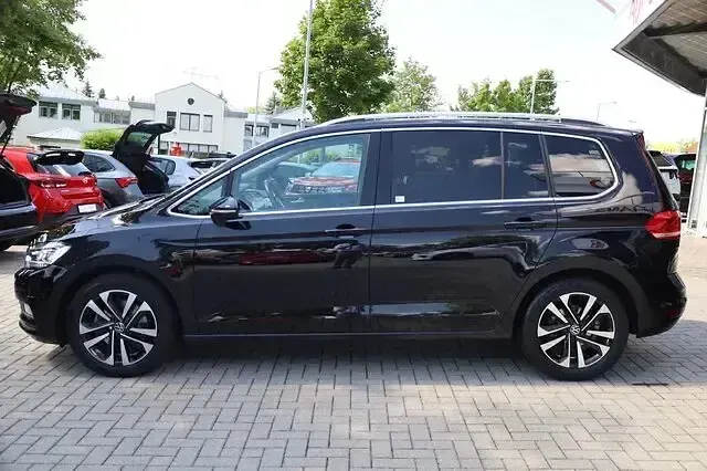 Gebraucht VW Touran Highline 150 PS (110 kW) 2021 Deepe black perleffekt Van / Kleinbus