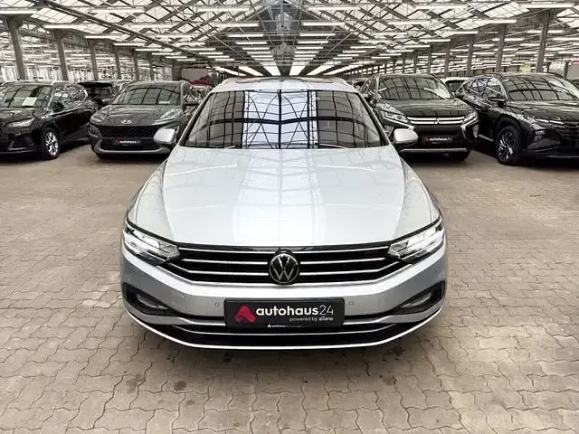 Gebraucht VW Passat Business 150 PS (110 kW) 2023 Silber Kombi