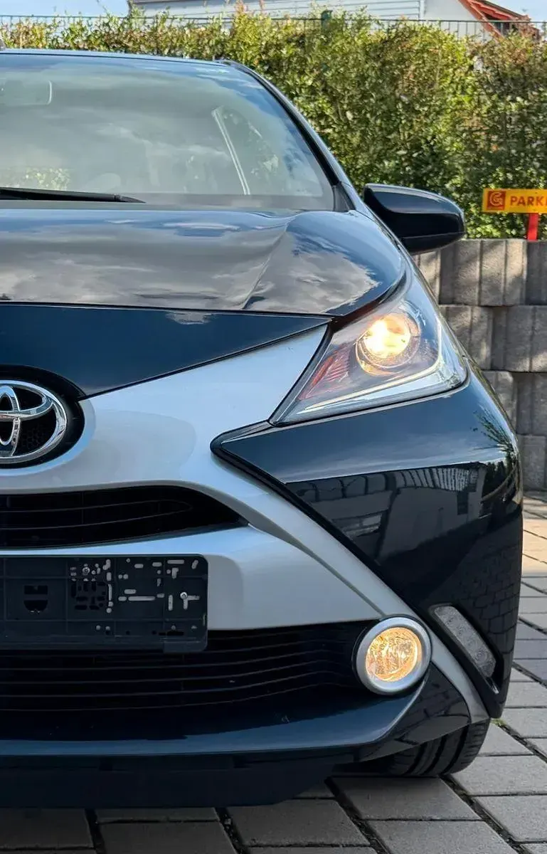 Gebraucht Toyota Aygo X-play 69 PS (50 kW) 2017 Schwarz Kleinwagen