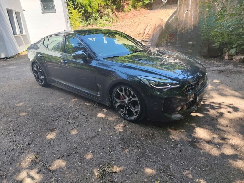 Grau Gebraucht 2018 Kia Stinger Limousine | 22.999 € (Guter Preis) - Bild 1/4