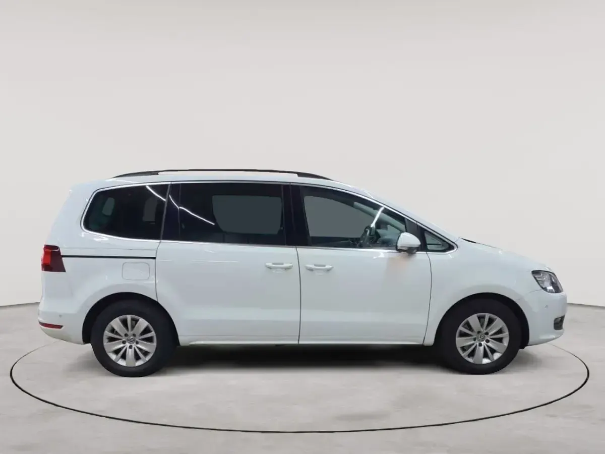 Gebraucht VW Sharan Comfortline 150 PS (110 kW) 2022 Pure white Van / Kleinbus