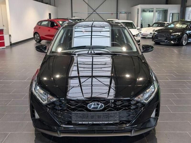 Gebraucht Hyundai i20 Trend 101 PS (74 kW) 2024 Schwarz Limousine