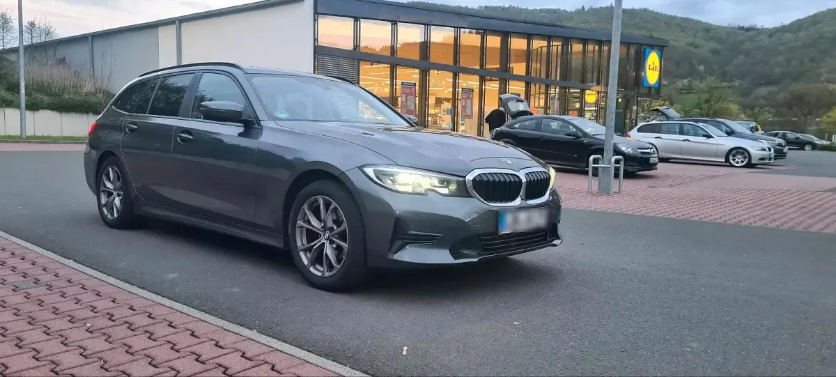Gebraucht BMW 318 150 PS (110 kW) 2019 Grau Kombi
