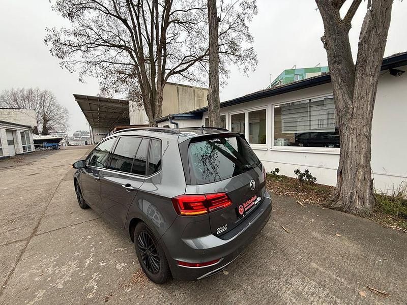 Gebraucht VW Golf VII Comfortline 131 PS (96 kW) 2019 Grau Limousine