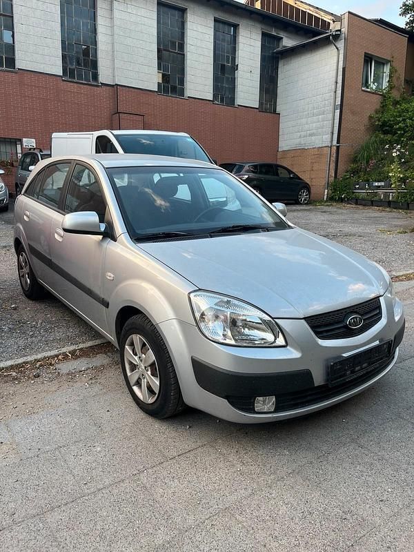 Grau Gebraucht 2008 Kia Rio Kleinwagen | 1.699 € (Teuer) - Bild 1/4