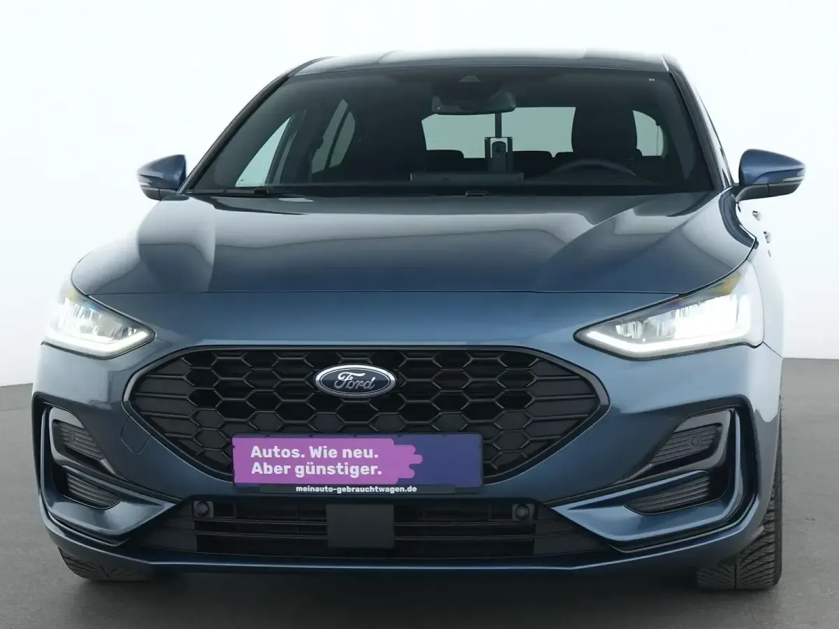 Gebraucht Ford Focus ST-Line X 155 PS (114 kW) 2024 Chroma blau Limousine