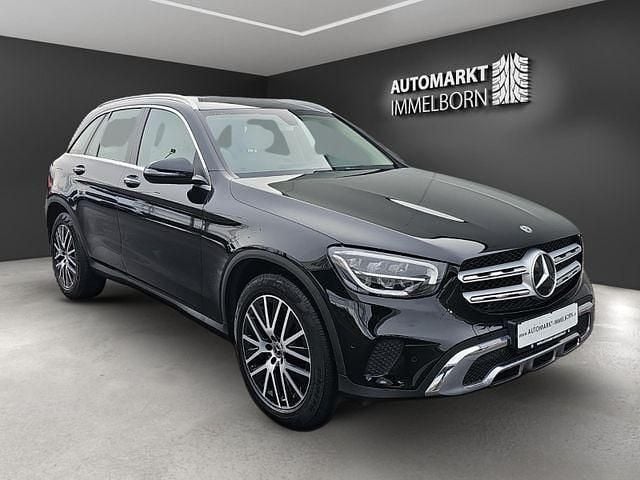 Schwarz ung. schwarz unilack Gebraucht 2019 Mercedes GLC300 SUV | 32.700 € - Bild 1/4