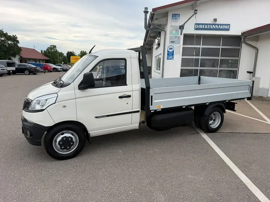 Gebraucht Piaggio Porter 106 PS (77 kW) 2023 Weiß SUV