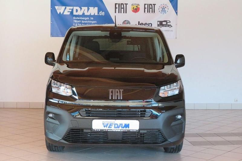 Neu Fiat Doblò 102 PS (75 kW) 2025 Cinema schwarz Van / Kleinbus