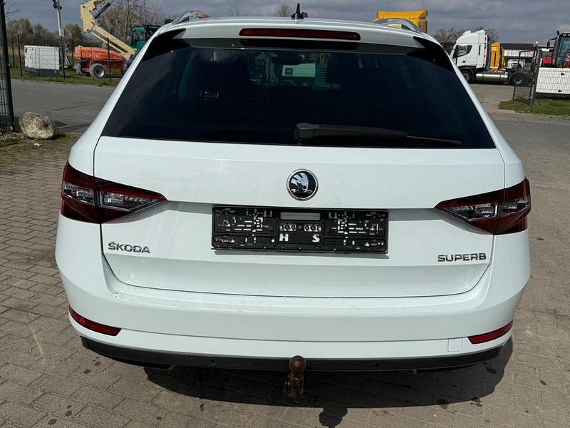 Gebraucht Skoda Superb 150 PS (110 kW) 2016 Weiß Kombi