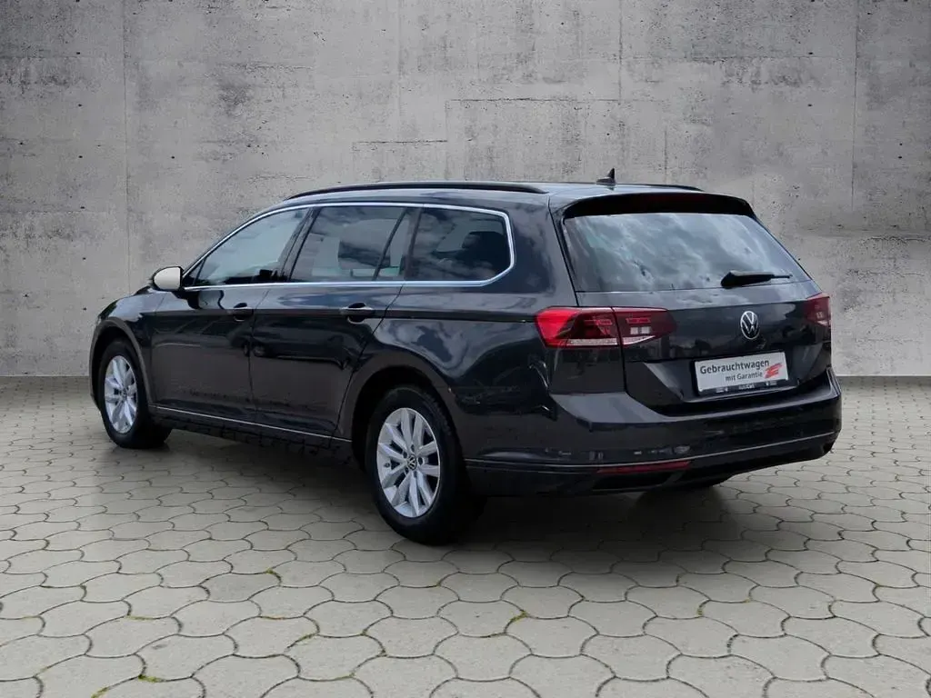 Gebraucht VW Passat Business 150 PS (110 kW) 2024 Mangangrau metallic Kombi