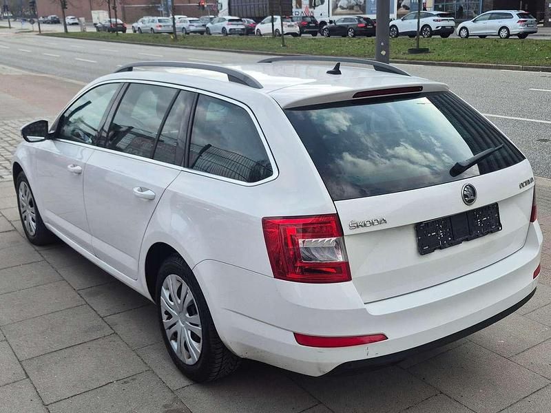 Gebraucht Skoda Octavia Elegance 150 PS (110 kW) 2014 Candyweiss Kleinwagen