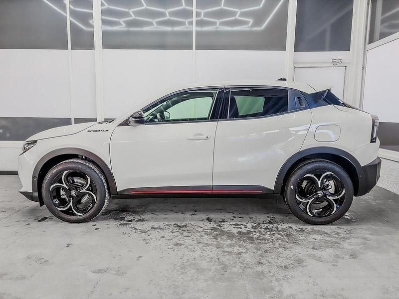 Neu Alfa Romeo GT Junior Edizione Speciale 148 PS (108 kW) 2026 Weiss 268 SUV