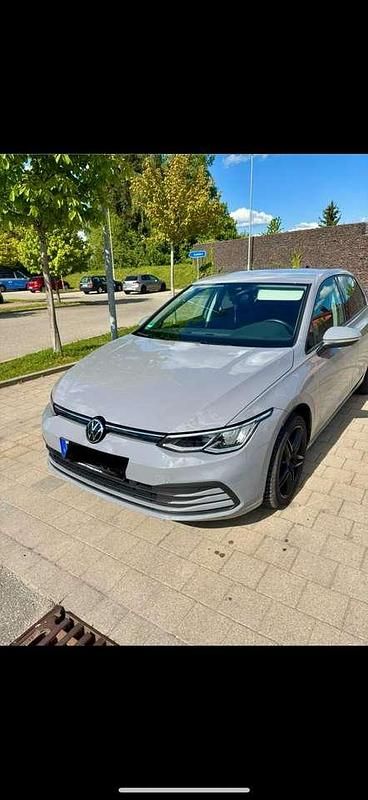 Grau Gebraucht 2021 VW Golf VIII Basis Kleinwagen | 16.000 € (Guter Preis) - Bild 1/4