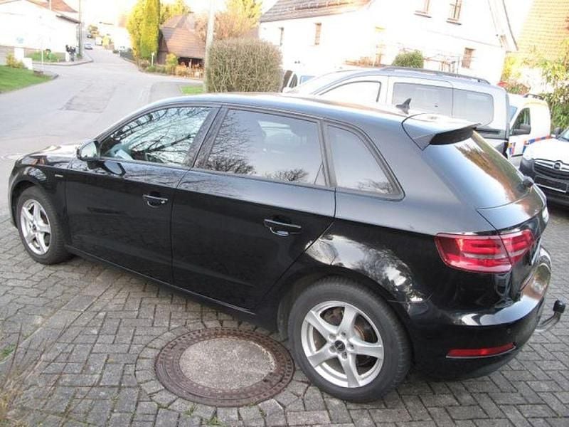 Gebraucht Audi A3 Attraction 110 PS (80 kW) 2016 Schwarz Kombi