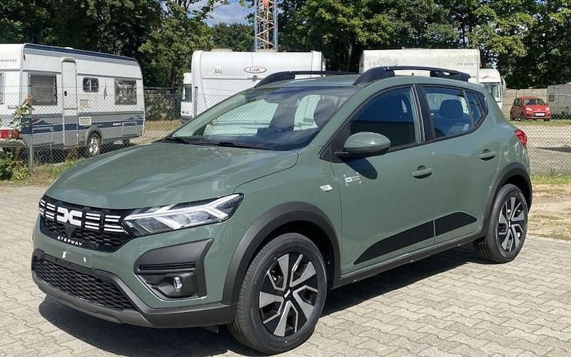 Neu Dacia Sandero Expression 91 PS (66 kW) 2025 Grün Kleinwagen