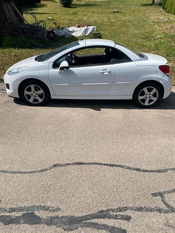 Weiß Gebraucht 2013 Peugeot 207 CC Cabrio | 5.432 € (Fairer Preis) - Bild 1/4
