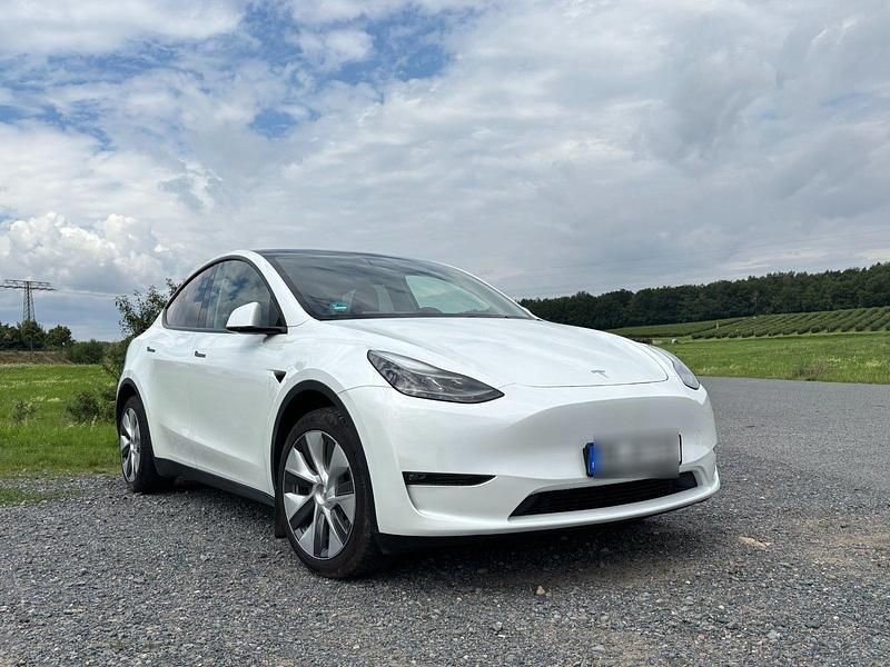 Weiß Gebraucht 2023 Tesla Model Y Long Range SUV | 35.000 € (Guter Preis) - Bild 1/4