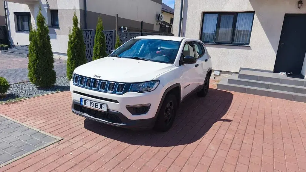 Gebraucht Jeep Compass Sport 140 PS (102 kW) 2019 Weiß SUV