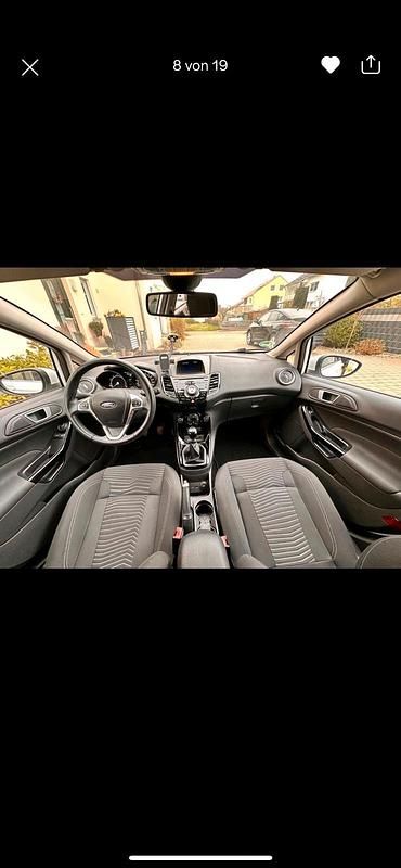 Gebraucht Ford Fiesta 101 PS (74 kW) 2014 Weiß Kleinwagen