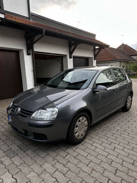 Grau Gebraucht 2005 VW Golf IV Comfortline Limousine | 1.000 € (Superpreis) - Bild 1/4