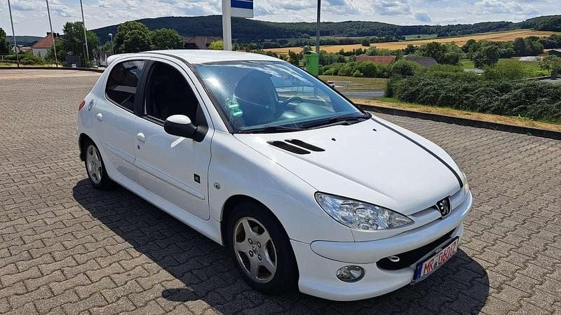 Weiß Gebraucht 2008 Peugeot 206 Limousine | 1.000 € (Guter Preis) - Bild 1/4