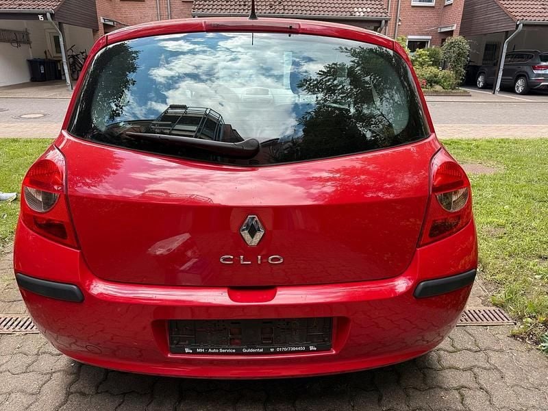 Rot Gebraucht 2008 Renault Clio III Limousine | 1.100 € - Bild 1/4