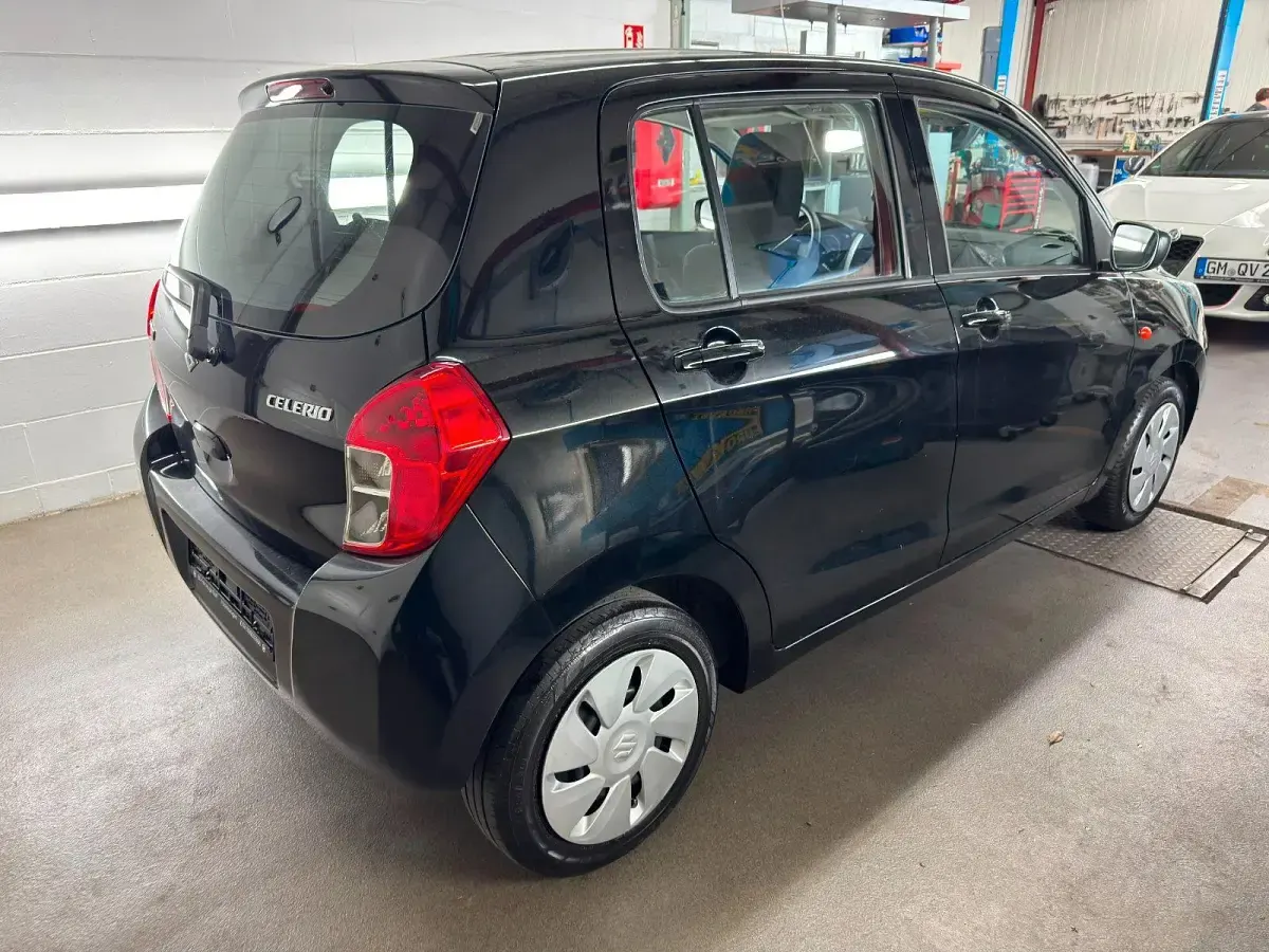 Gebraucht Suzuki Celerio Club 68 PS (50 kW) 2020 Schwarz Kleinwagen
