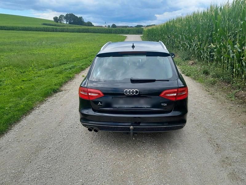 Gebraucht Audi A4 150 PS (110 kW) 2015 Schwarz Kombi