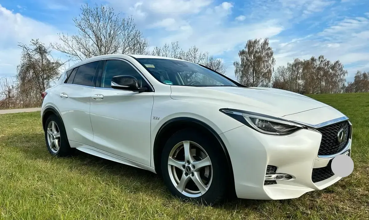 Gebraucht Infiniti Q30 170 PS (125 kW) 2016 Weiß Limousine