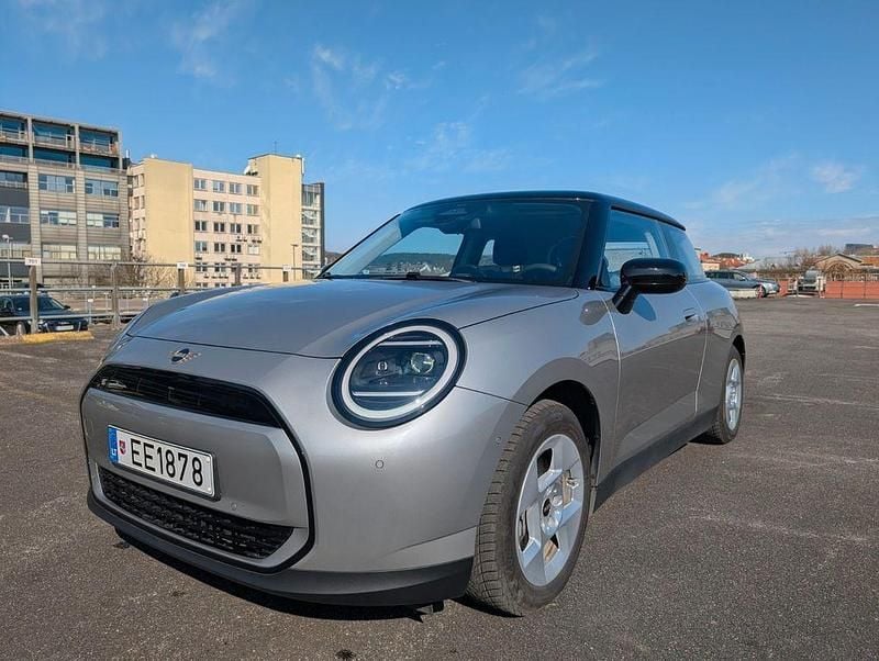 Second-hand Mini Cooper Essential 135 kW (184 CP) 2025 Argintiu Hatchback
