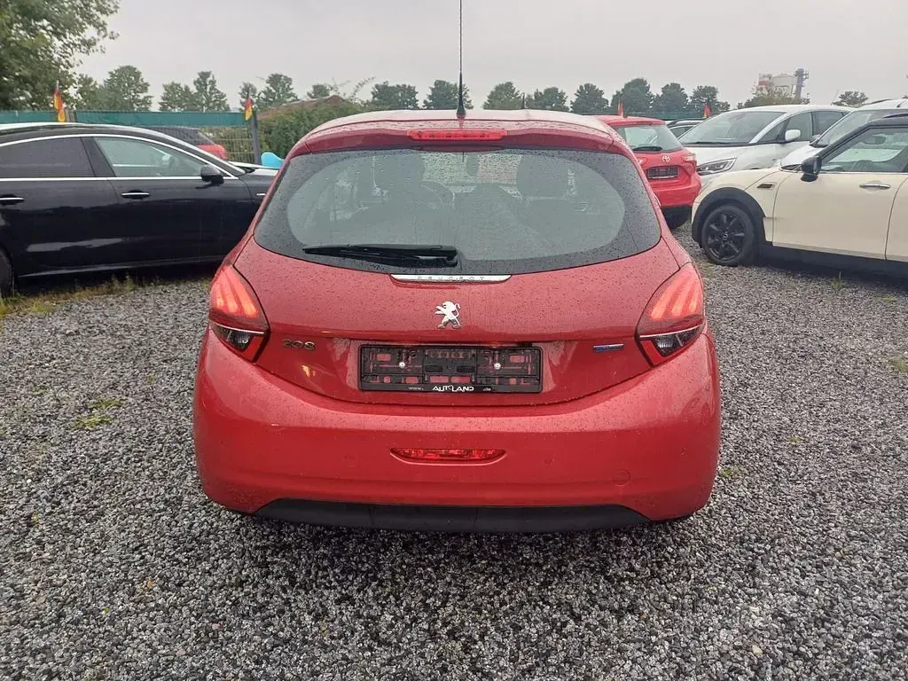 Gebraucht Peugeot 208 Allure 110 PS (80 kW) 2017 Rot Kleinwagen