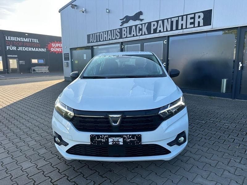 Weiß Gebraucht 2021 Dacia Sandero Essentiel Limousine | 8.999 € (Guter Preis) - Bild 1/4