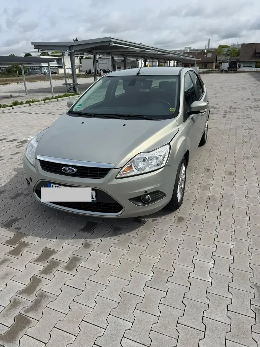 Gebraucht Ford Focus Titanium 109 PS (80 kW) 2009 Grau Limousine