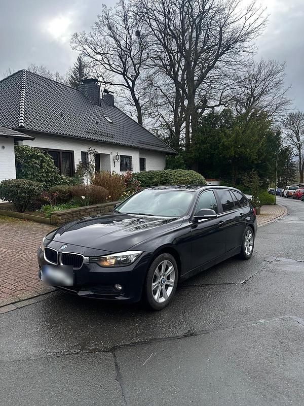 Gebraucht BMW 320 184 PS (135 kW) 2013 Schwarz Kombi