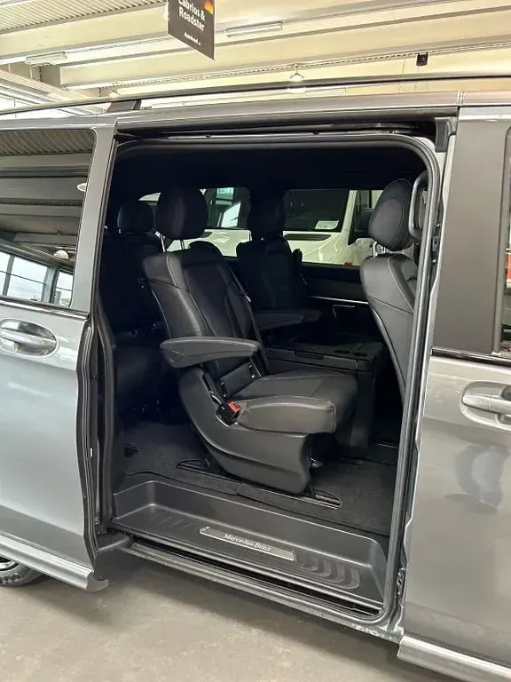 Gebraucht Mercedes V300 Avantgarde 237 PS (174 kW) 2022 Grau Van / Kleinbus