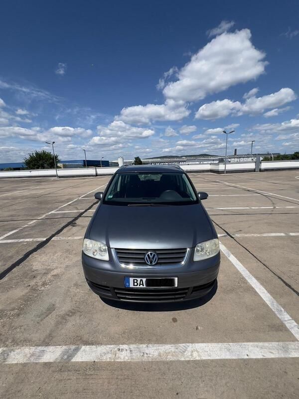 Grau Gebraucht 2005 VW Touran Van / Kleinbus | 2.500 € (Fairer Preis) - Bild 1/4